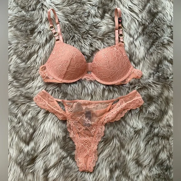 SET NWT Victoria's Secret VERY SEXY Lace Push-Up Bra and Thong Panty Set - Picture 1 of 12